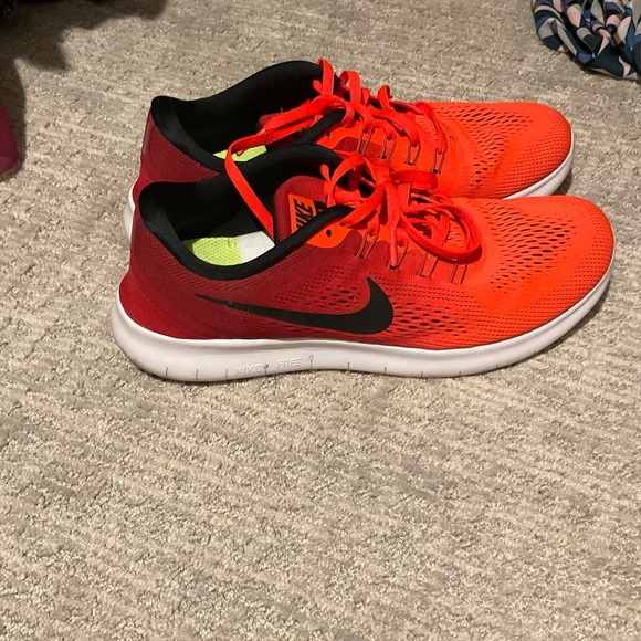 Nike running shoes - Picture 3 of 4